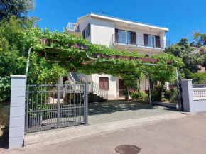 Apartment Mirjana with Sea View